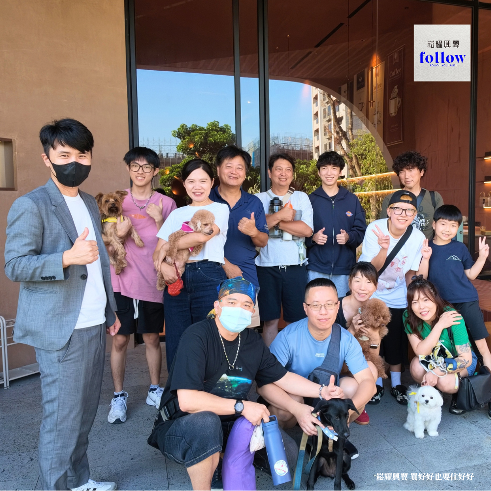 2026 年 9 月 27 日崧耀興翼與酪林咖啡寵物按摩活動，參與者與毛孩團體合照